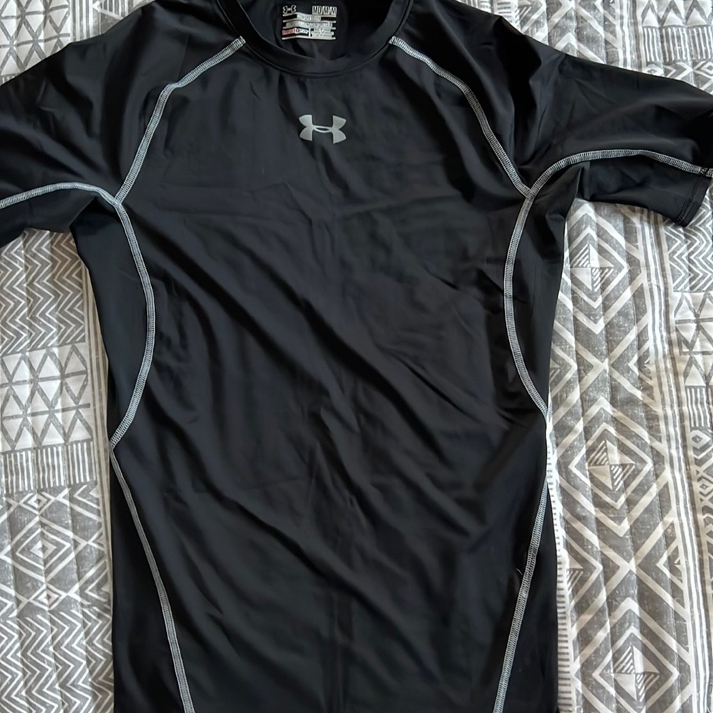 men’s medium compression heat gear under armor shirt